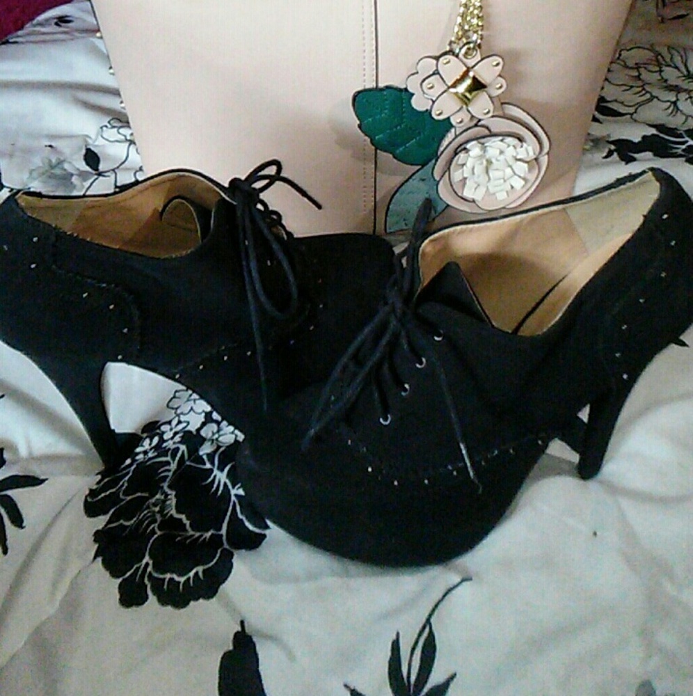 Penny Loves Kenny high heels!!